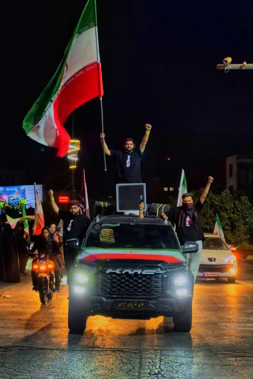 و ما کماکان به این خیابان گردی ها ادامه میدهیم تا وعده رهبر شهیدمان محقق شود و پیروزی در قلب مردم ما هویدا شود!