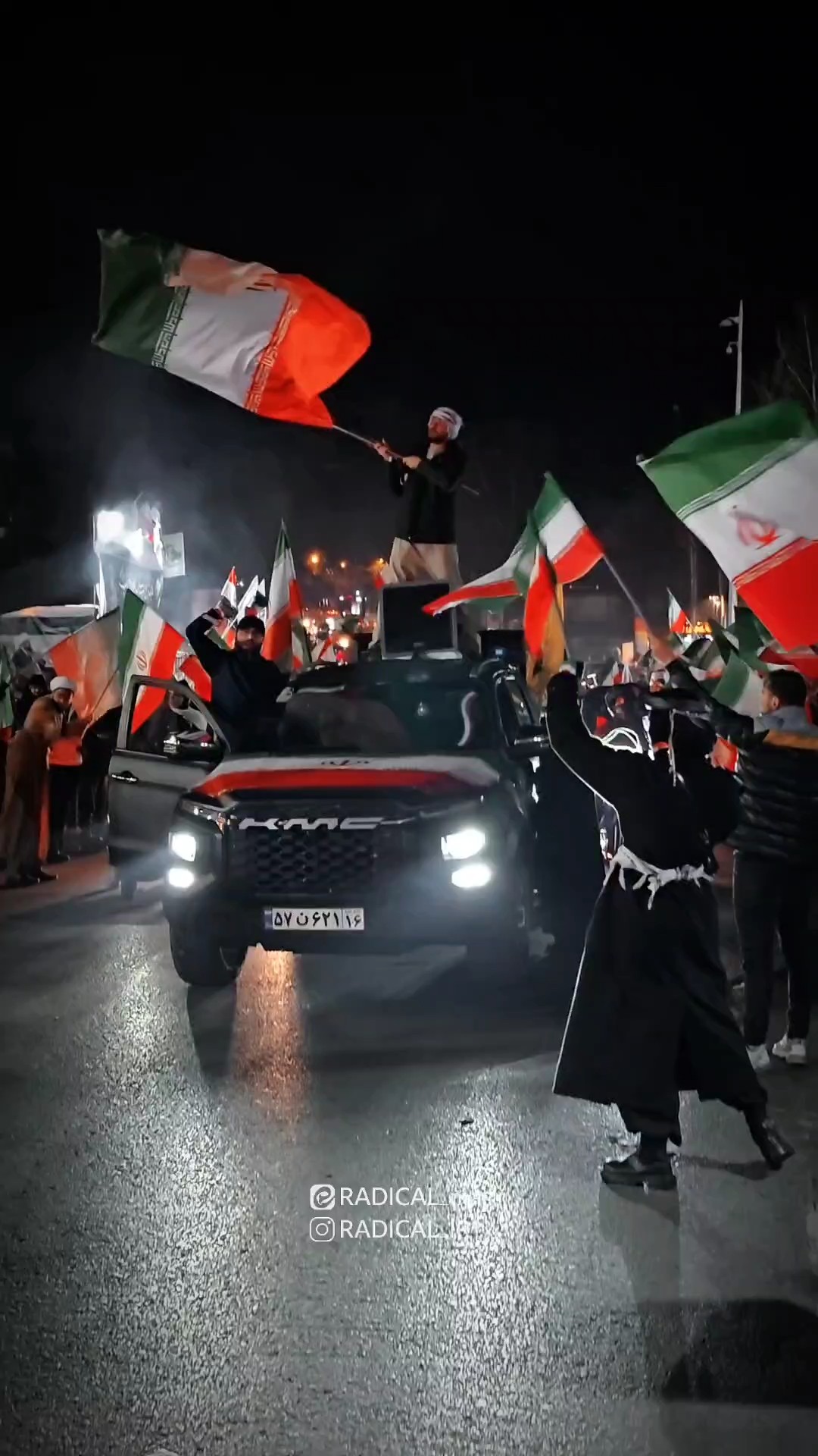 هیچ‌چیزی‌قشنگ‌ترازدیدن‌مردم یک‌دل‌نیست